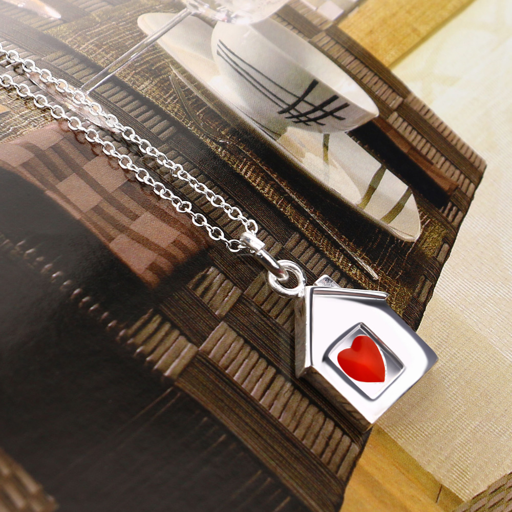 Ethnic Fashion House - قلادة نسائية بتصميم منزل مستوحى من
