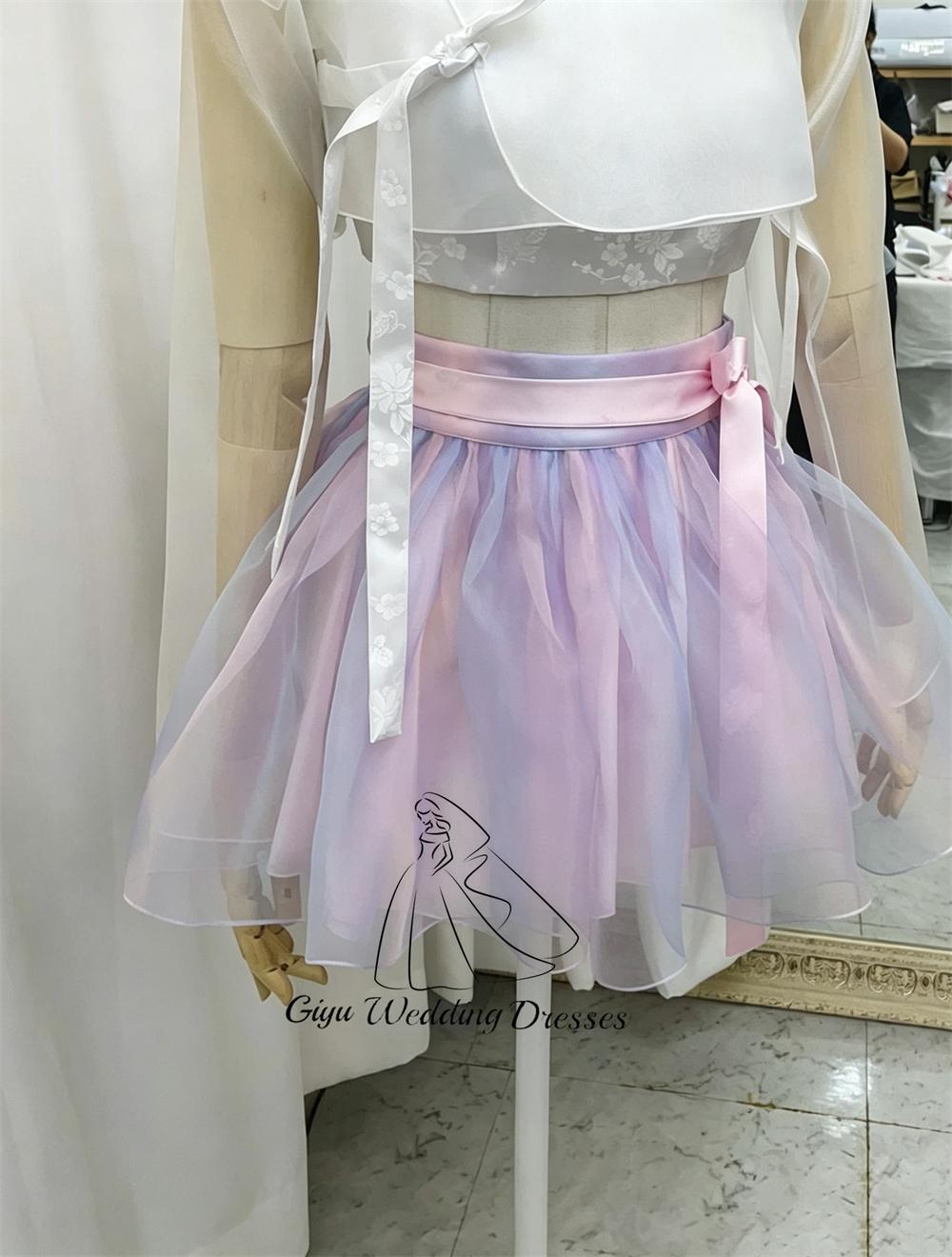 زي هانبوك كوري عصري للنساء من  - مراجعة Hanbok Modern Set وسعره
